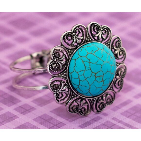 Vintage Lovely Hearts Circle Blue Hinged Bangle 1/2 inch - BX9 - Picture 2 of 4